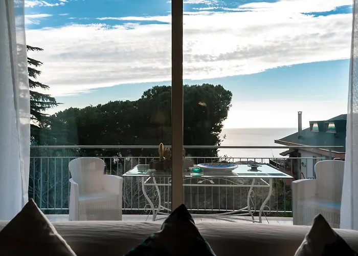 ゲストハウス Admiral's Aci Catena